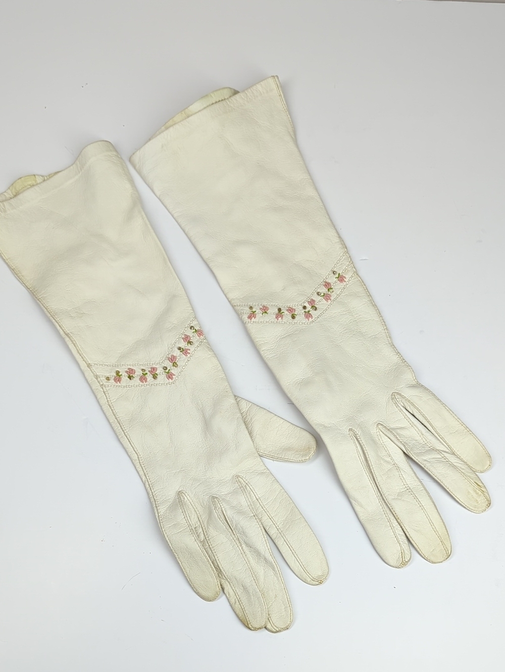 Vintage Women’s Long Off White Leather Gloves Floral Embroidery Gant Perrin